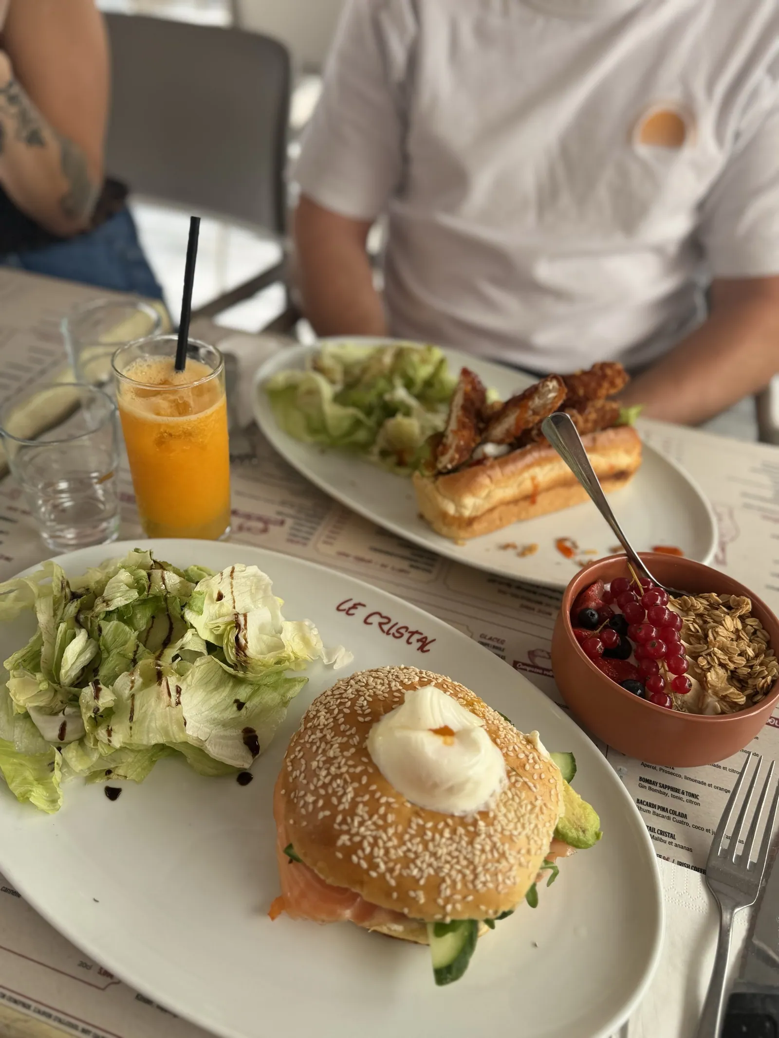 Table de d&eacute;jeuner dress&eacute;e en terrasse au Cristal &agrave; Pau